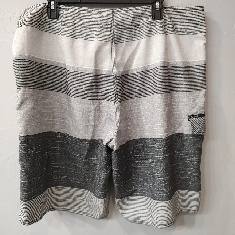 Ezekiel Board Shorts Swim Trunk Drawstring‎ Men's Sz 38 Black White Stripe Beach